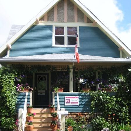 Phoenix House B&B Stettler Exterior photo