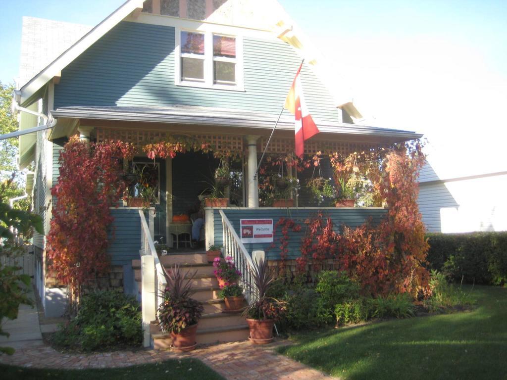 Phoenix House B&B Stettler Exterior photo