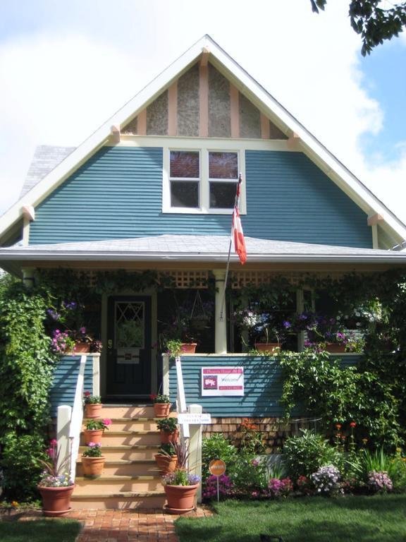 Phoenix House B&B Stettler Exterior photo